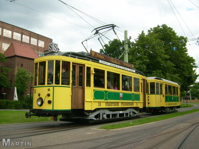 Historischer Straßenbahnzug mit Triebwagen 24 Cottbus WUMAG Ansichtskarte 